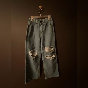 Wide leg Jean ripped